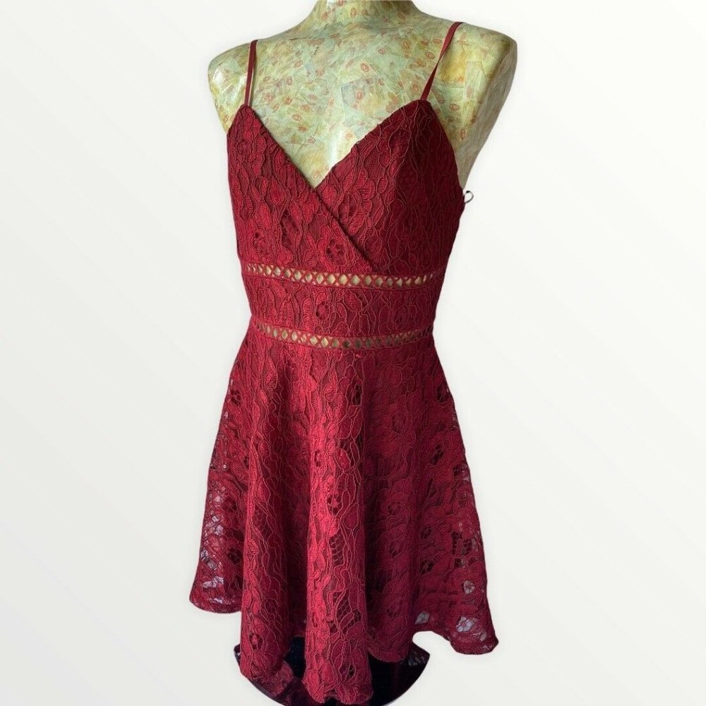 MIAMI FRANCESCA'S MAROON SPAGHETTI STRAP  LACE DRESS SIZE SMALL NWT $54 RED